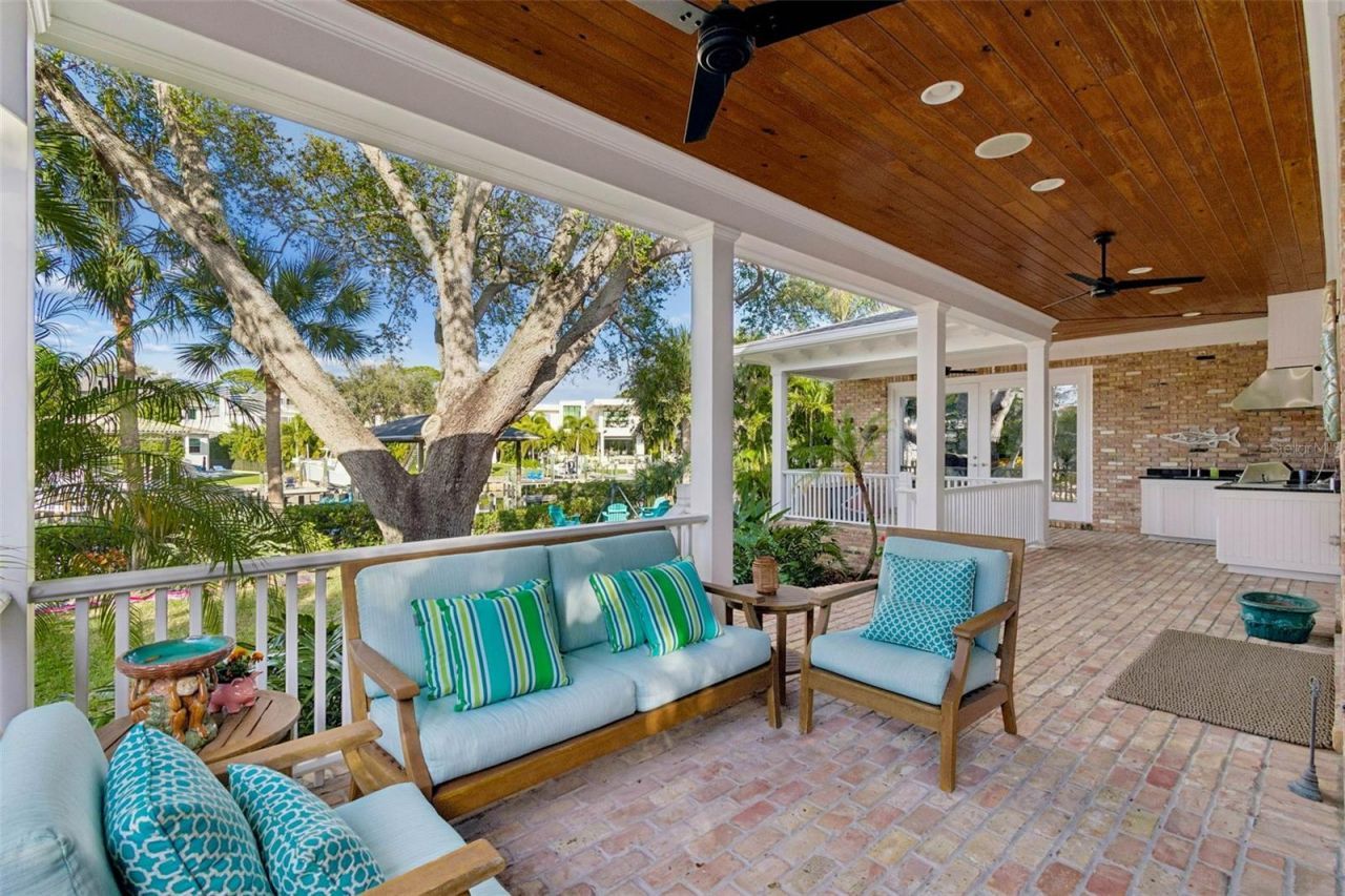 4909 W Spring Lake Drive, Tampa, FL 33629 Photo