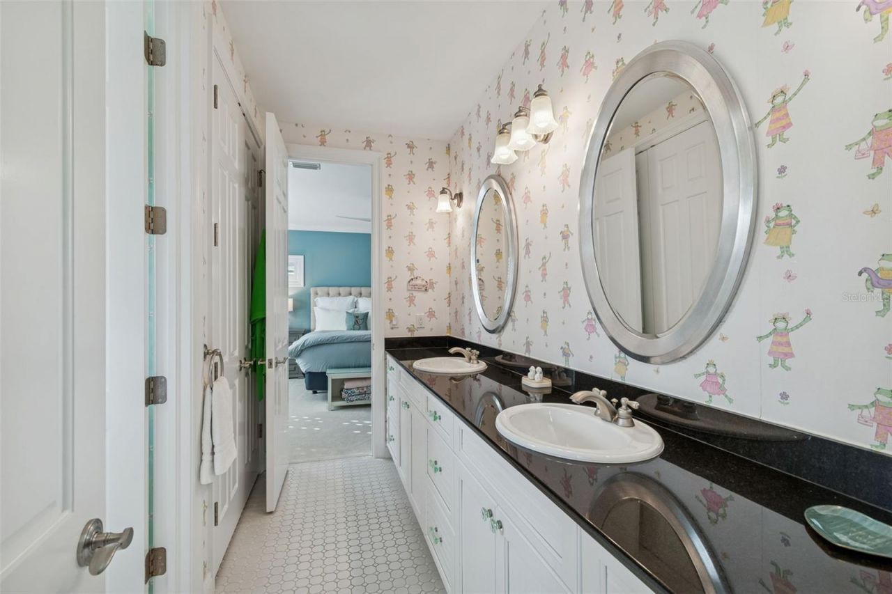 4909 W Spring Lake Drive, Tampa, FL 33629 Photo