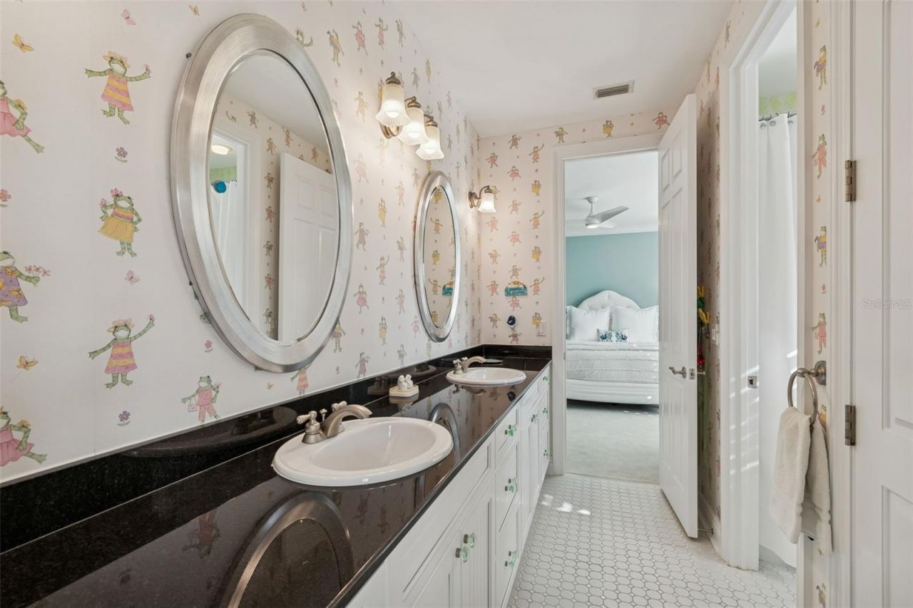 4909 W Spring Lake Drive, Tampa, FL 33629 Photo