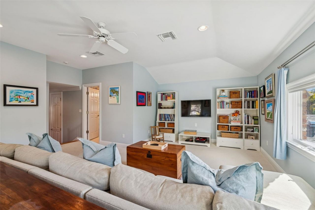 4909 W Spring Lake Drive, Tampa, FL 33629 Photo