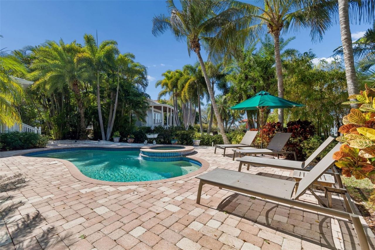 4909 W Spring Lake Drive, Tampa, FL 33629 Photo