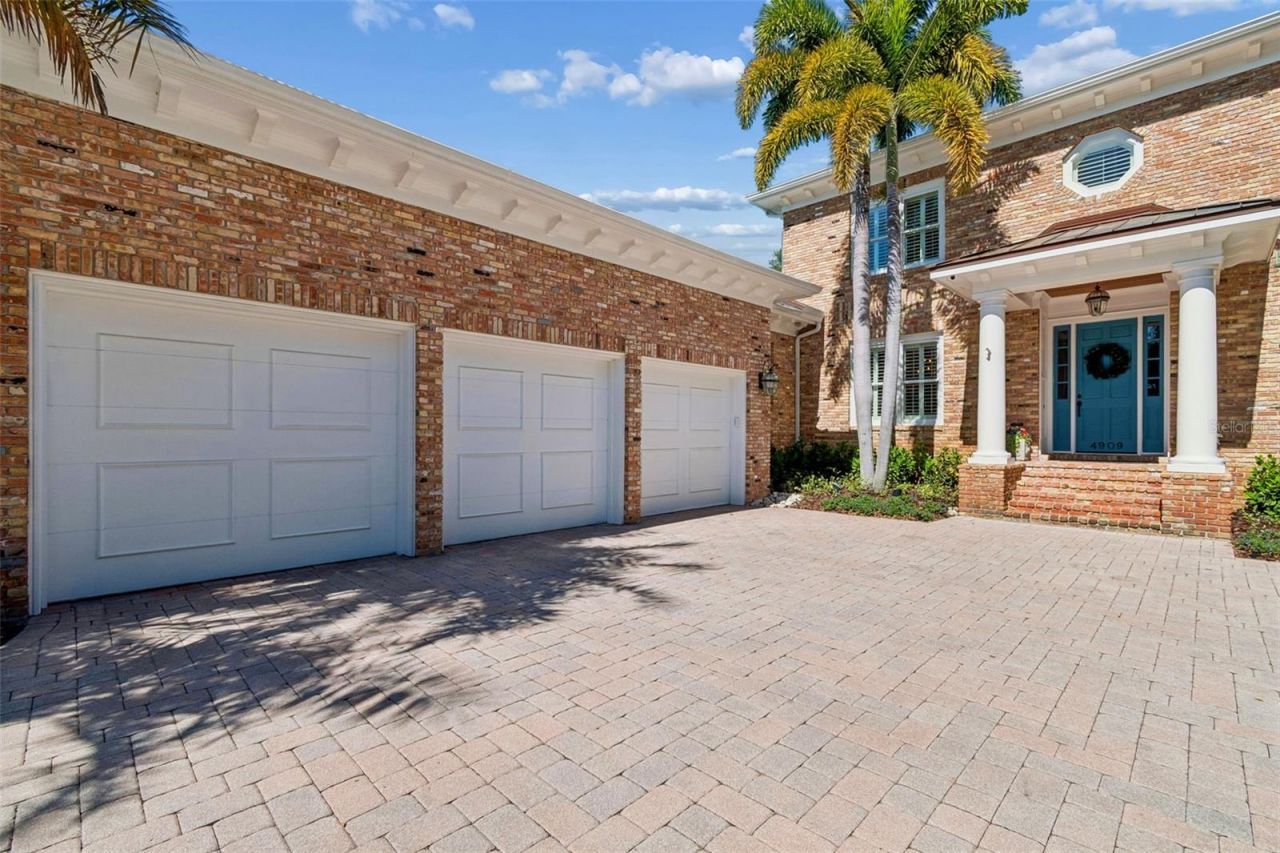 4909 W Spring Lake Drive, Tampa, FL 33629 Photo