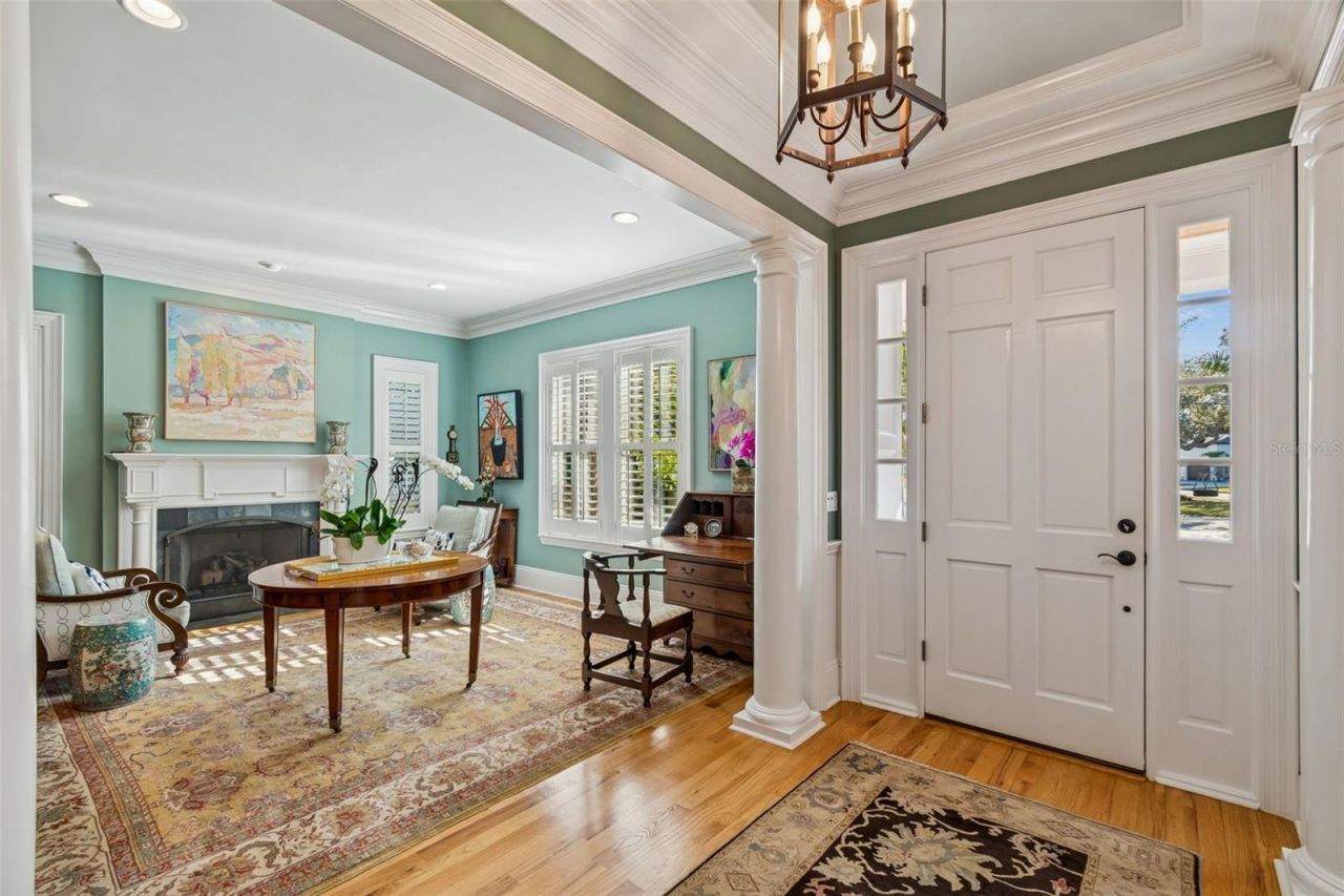 4909 W Spring Lake Drive, Tampa, FL 33629 Photo