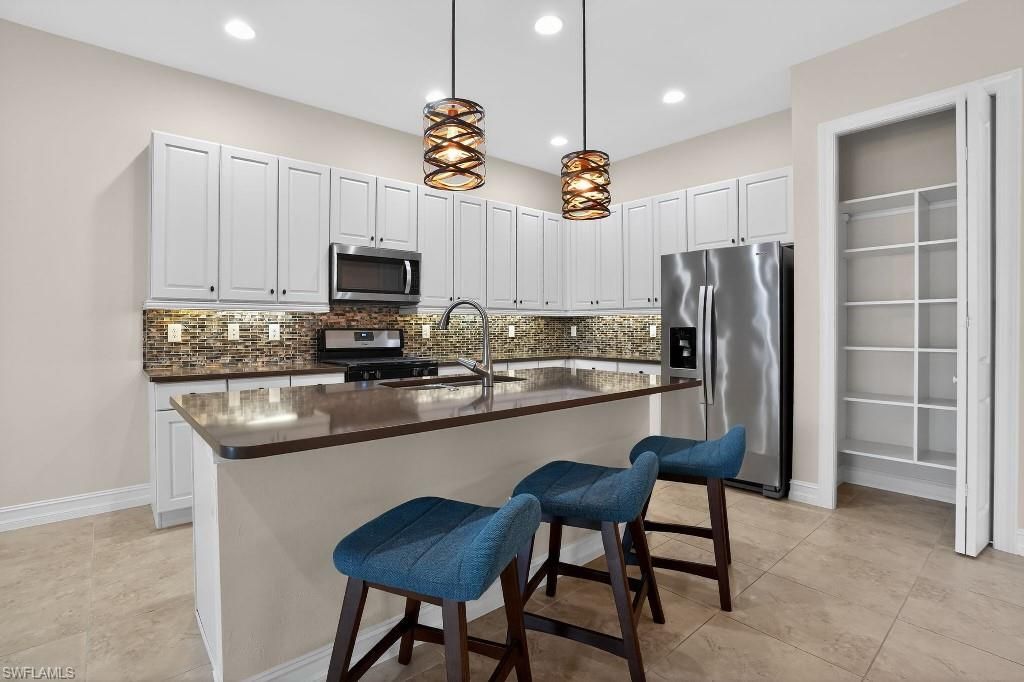 8260 Venetian Pointe Dr, Fort Myers, FL 33908 Photo