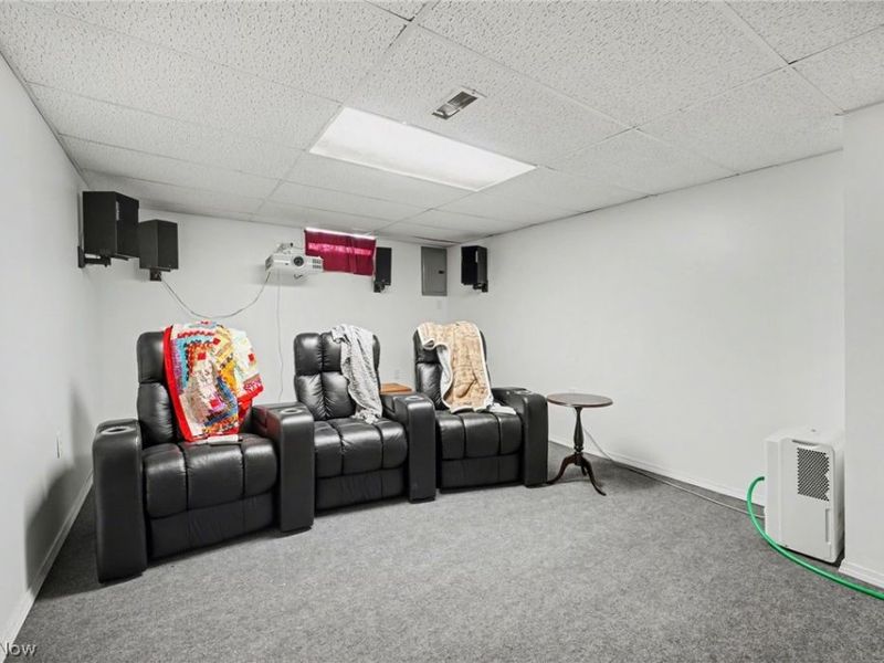 1215 Pleasant Valley Drive NE, Warren, OH 44483 Photo 12