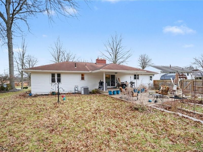 1215 Pleasant Valley Drive NE, Warren, OH 44483 Photo 18