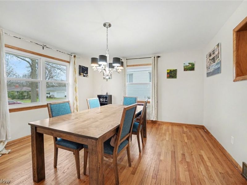 1215 Pleasant Valley Drive NE, Warren, OH 44483 Photo 4