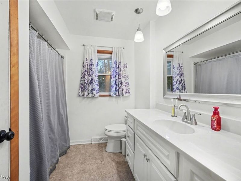 1215 Pleasant Valley Drive NE, Warren, OH 44483 Photo 7