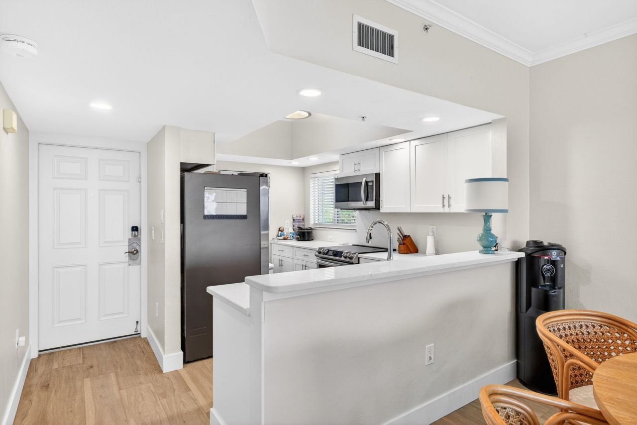 255 Periwinkle Way, Unit 7-A, Sanibel, FL 33957 Photo