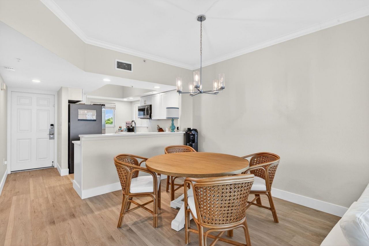 255 Periwinkle Way, Unit 7-A, Sanibel, FL 33957 Photo