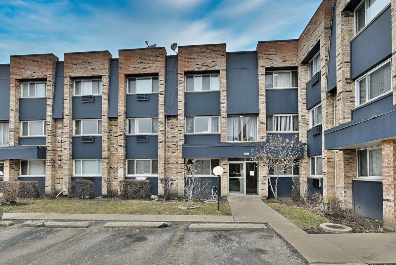 8637 1/2 W Foster Avenue, Unit 1B, Chicago, IL 60656 Main Photo