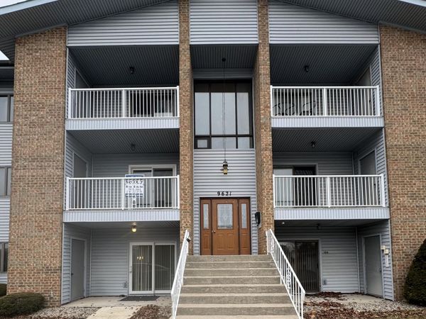 9621 Merrillville Road, Unit 103, Crown Point, IN 46307