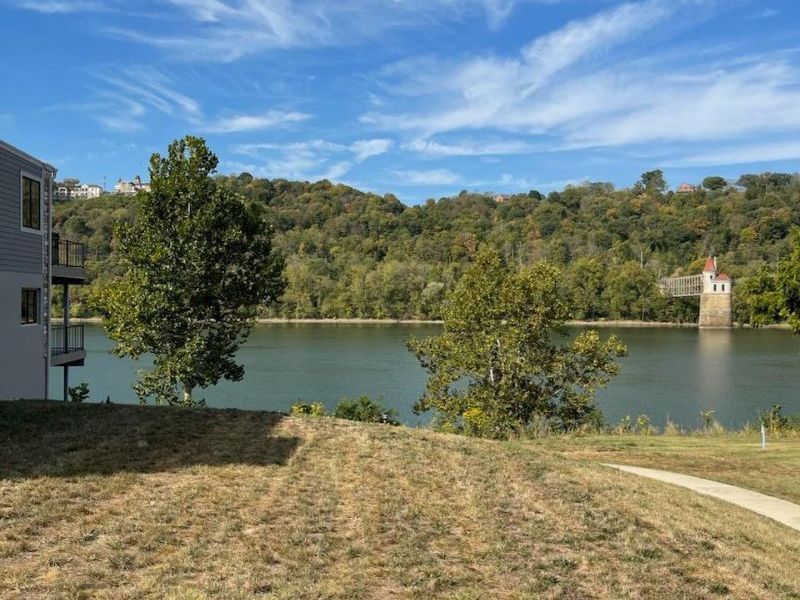 A Sanctuary Place, Unit 1, Cincinnati, OH 45230 Photo 2