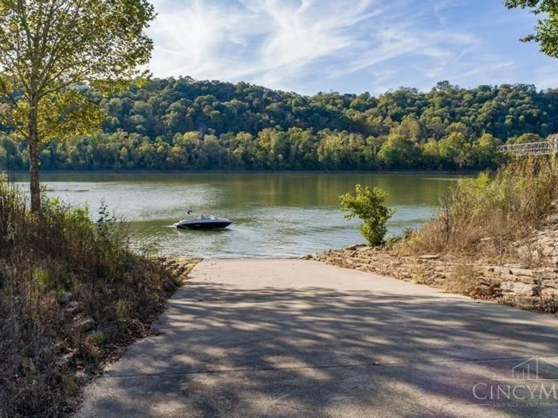 A Sanctuary Place, Unit 1, Cincinnati, OH 45230 Photo 3