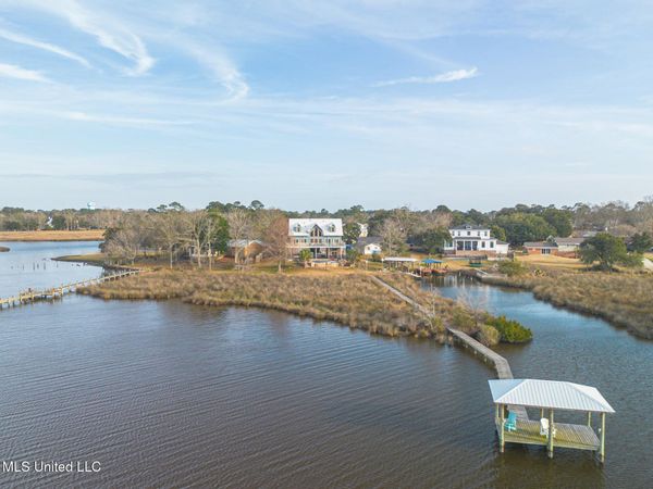 957 N Shore Drive, Biloxi, MS 39532