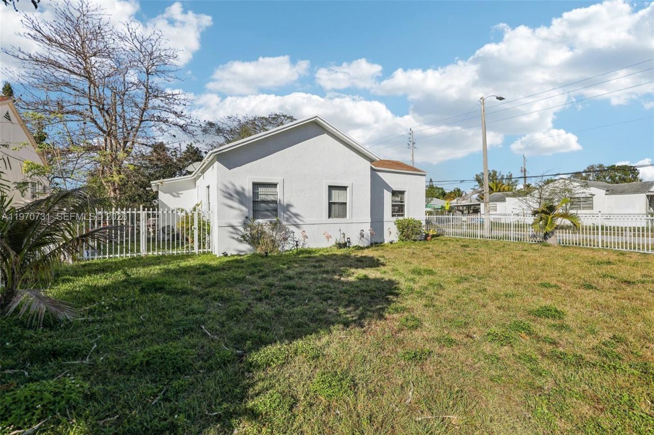 6402 NW 8th Ave , Miami, FL 33150 Photo