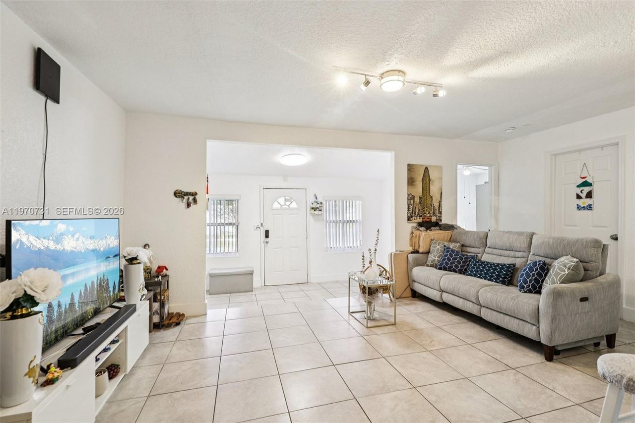 6402 NW 8th Ave , Miami, FL 33150 Photo