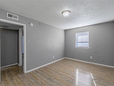 2900 South Freeway, Fort Worth, TX 76104