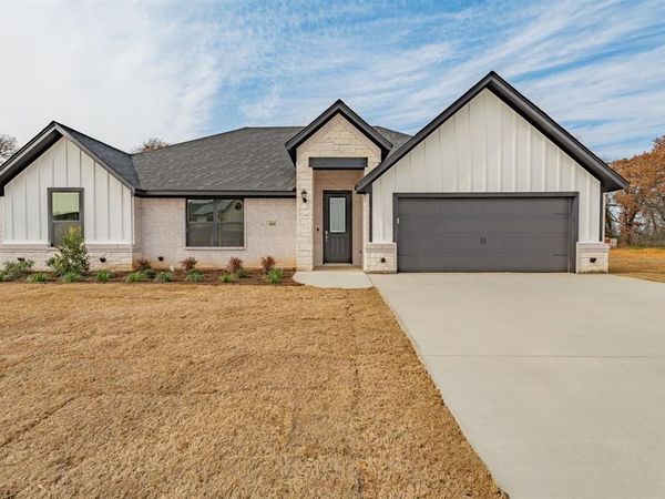 400 Sun Flower Court, Tolar, TX 76476