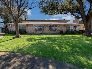 10504 Berry Knoll Drive, Dallas, TX 75230
