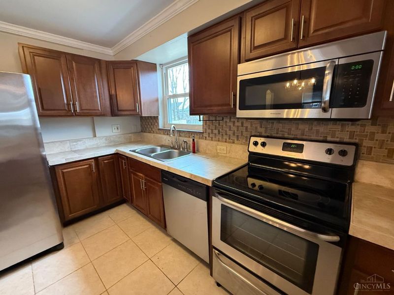 5549 Surrey Avenue, Green Township, OH 45248 Photo 13