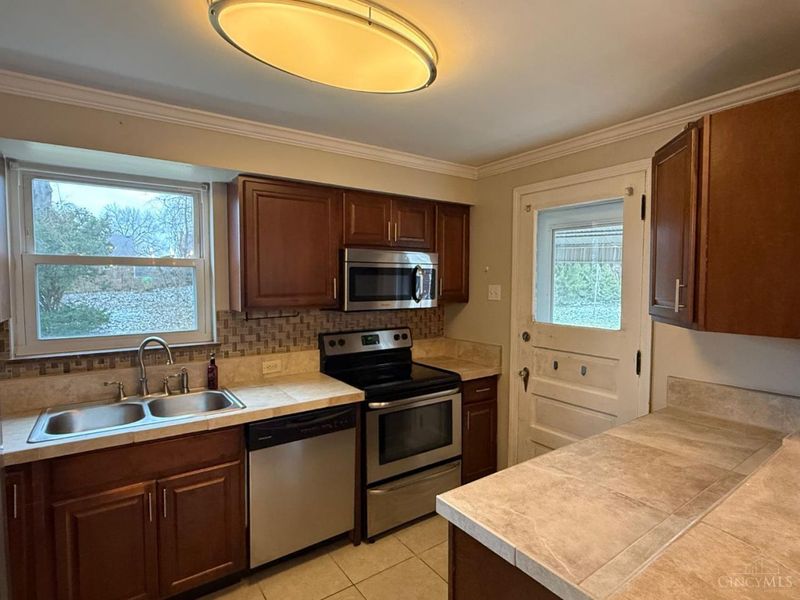 5549 Surrey Avenue, Green Township, OH 45248 Photo 8