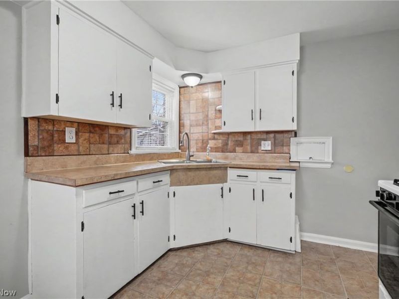 144 Roosevelt Avenue, Elyria, OH 44035 Photo 9