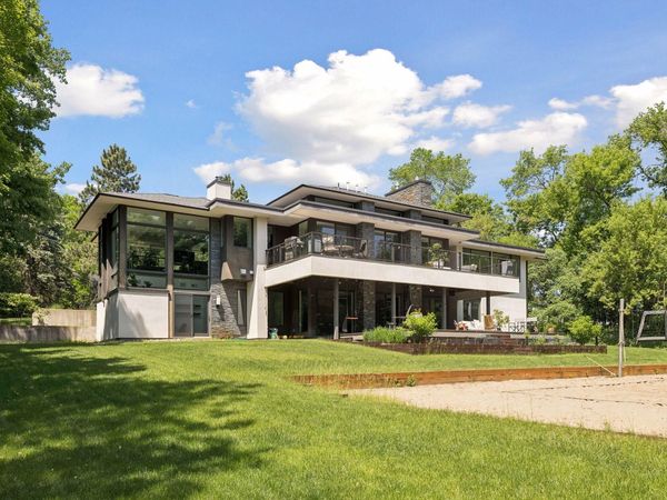 17950 Fairhomes Lane, Deephaven, MN 55391