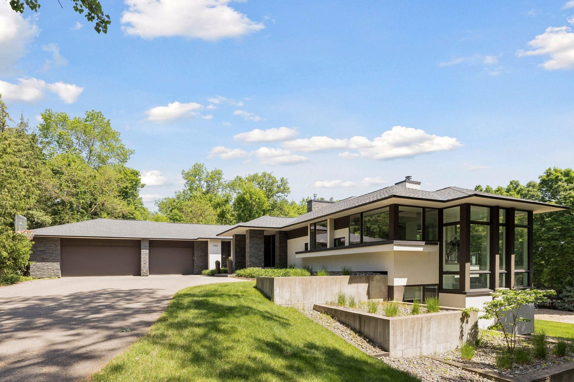 17950 Fairhomes Lane, Deephaven, MN 55391