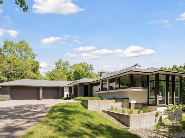 17950 Fairhomes Lane, Deephaven, MN 55391