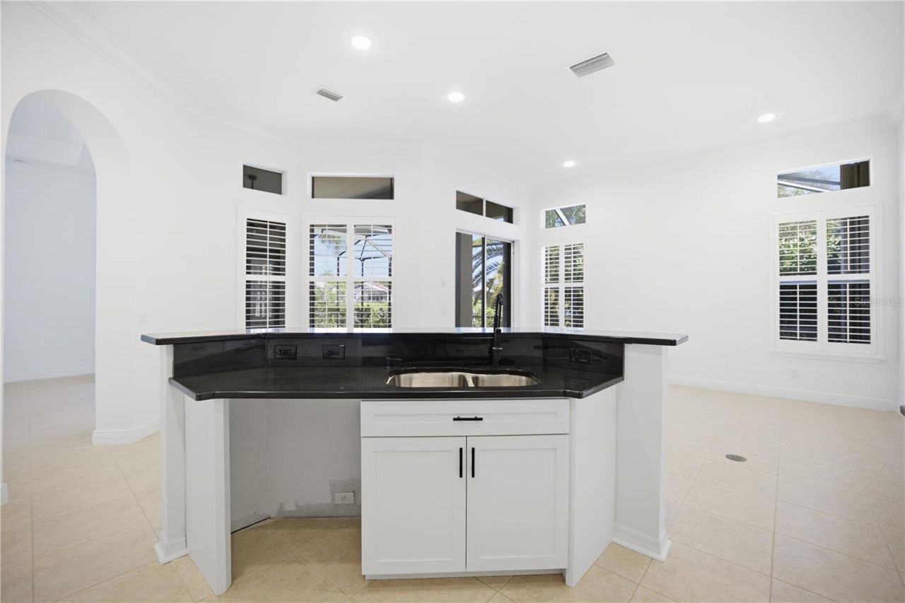 6507 41st Court E, Sarasota, FL 34243 Photo