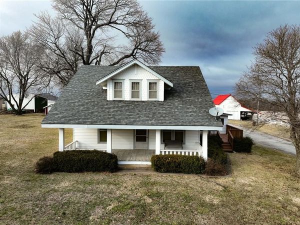 1368 240th Street, Hiawatha, KS 66434