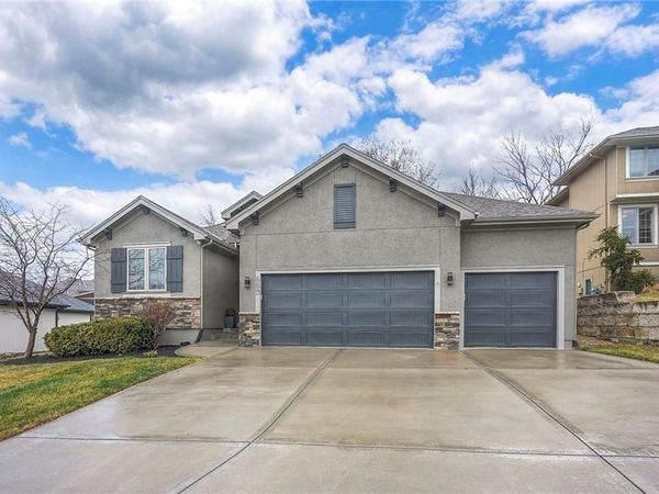 952 E 121st Place, Olathe, KS 66061