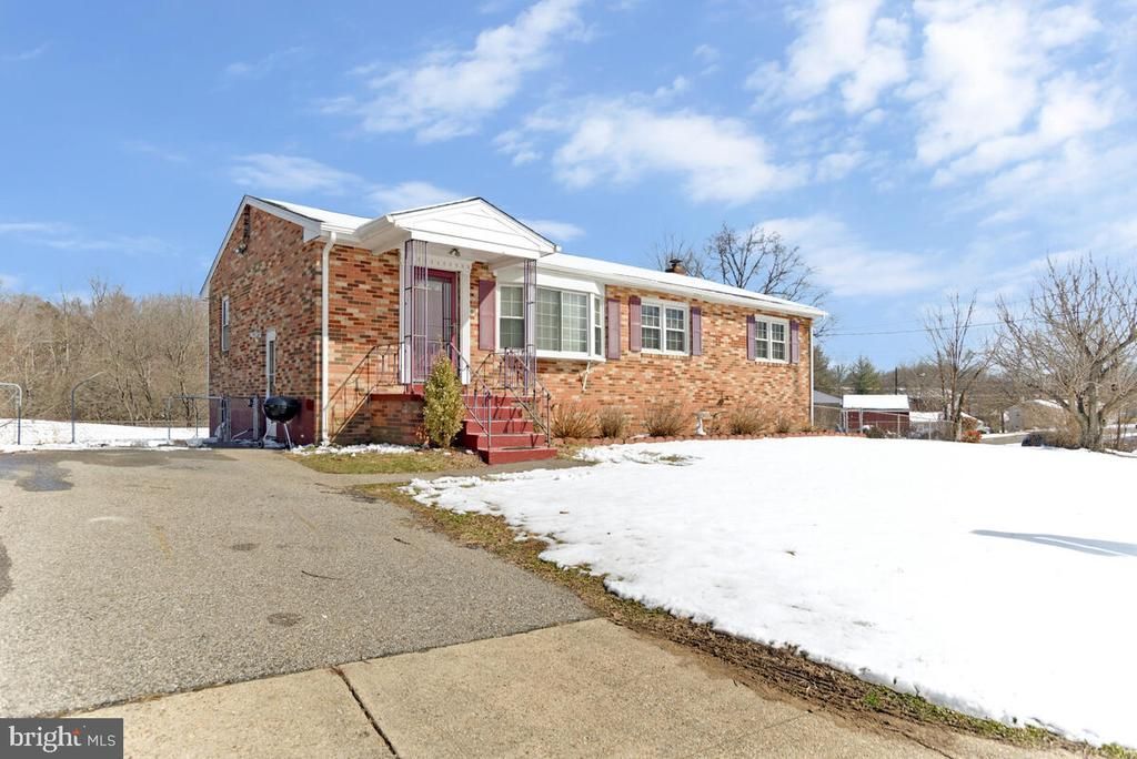 9012 Phyllis Drive, Clinton, MD 20735 Main Photo