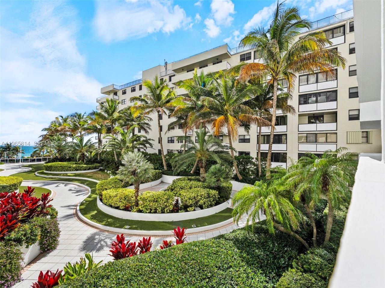 100 Lincoln Rd, Unit 417, Miami Beach, FL 33139 Photo