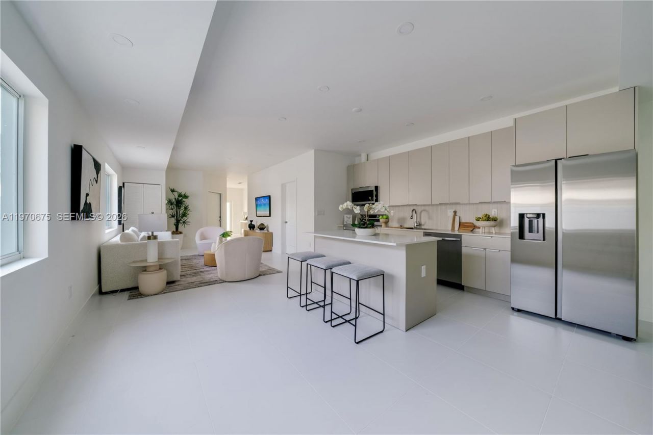 4789 NW 1st St, Miami, FL 33126 Photo