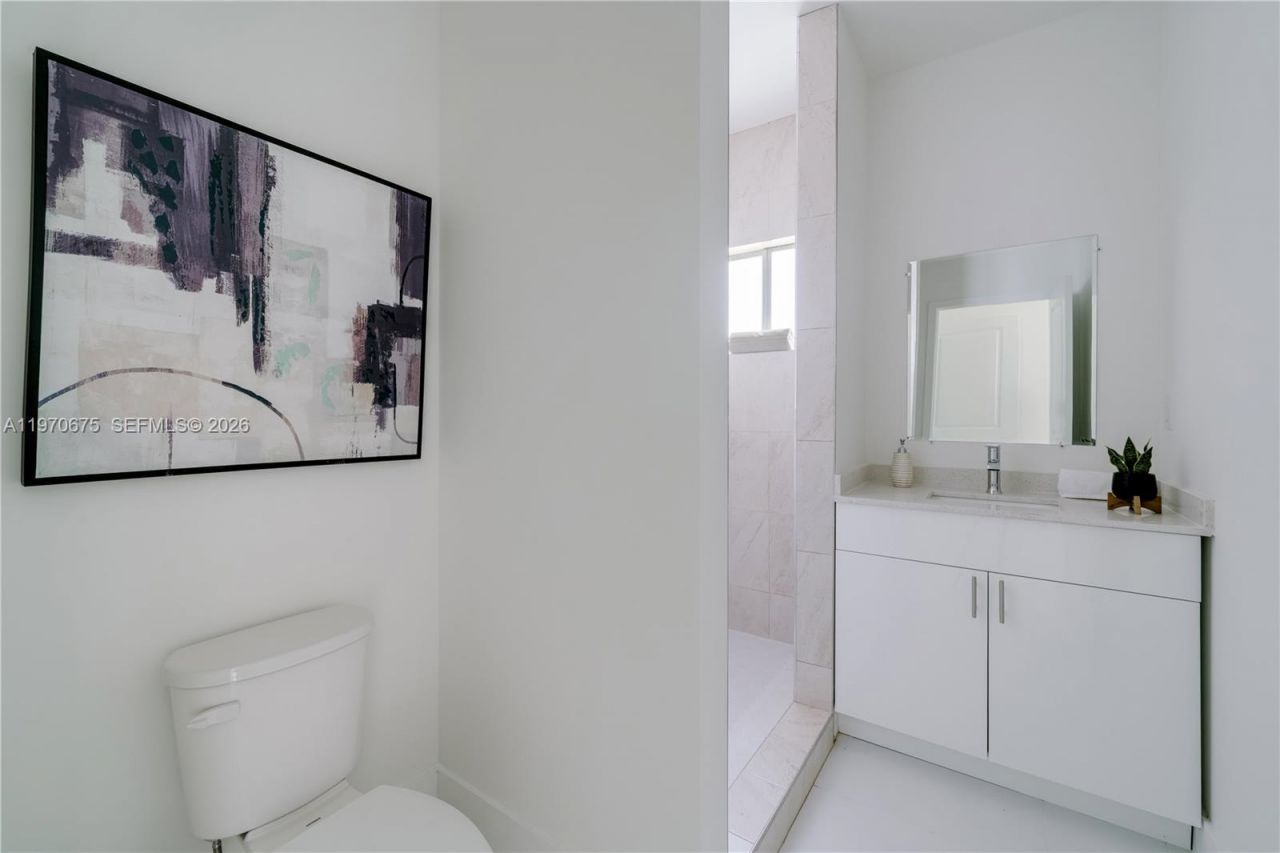 4789 NW 1st St, Miami, FL 33126 Photo