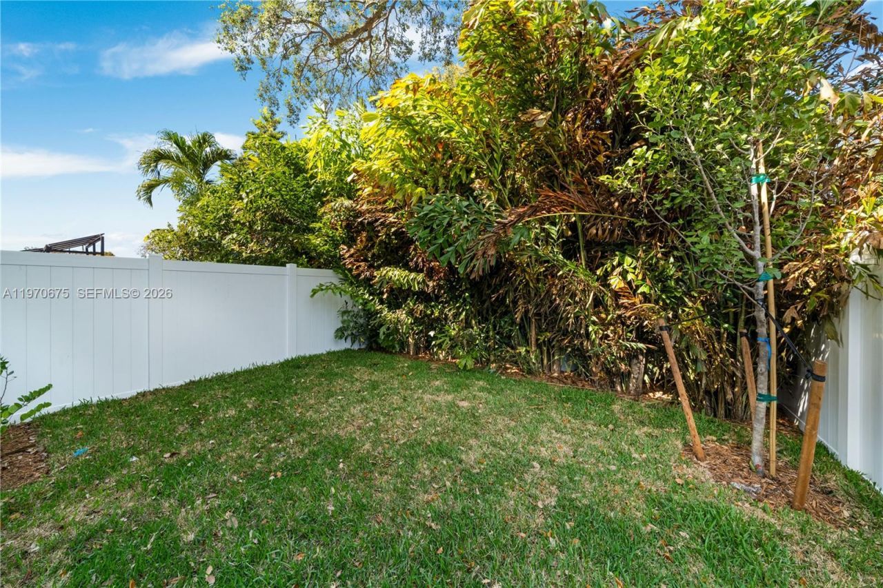 4789 NW 1st St, Miami, FL 33126 Photo