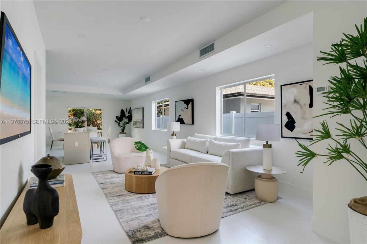 4789 NW 1st St, Miami, FL 33126 Photo