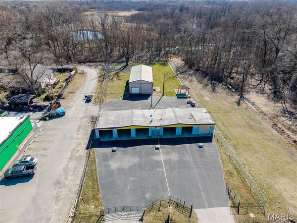 8290 Collinsville Road, Collinsville, IL 62234