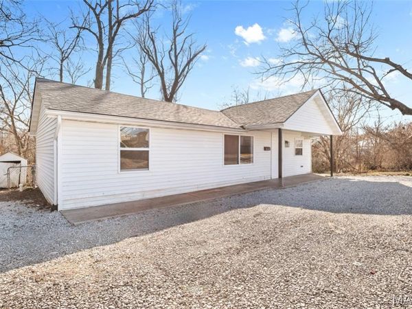 427 Valley Lane, Collinsville, IL 62234