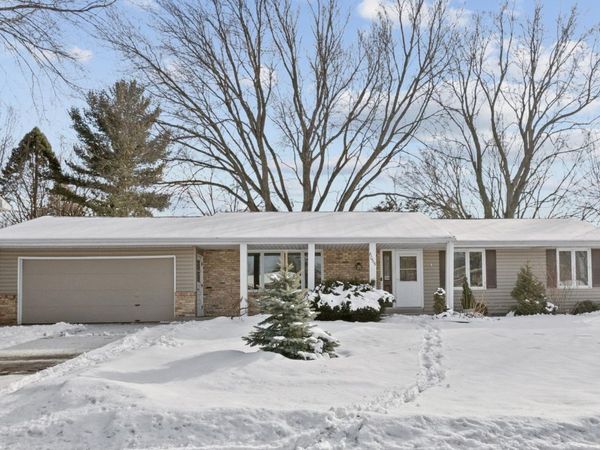 6065 Oakwood Road, Woodbury, MN 55125