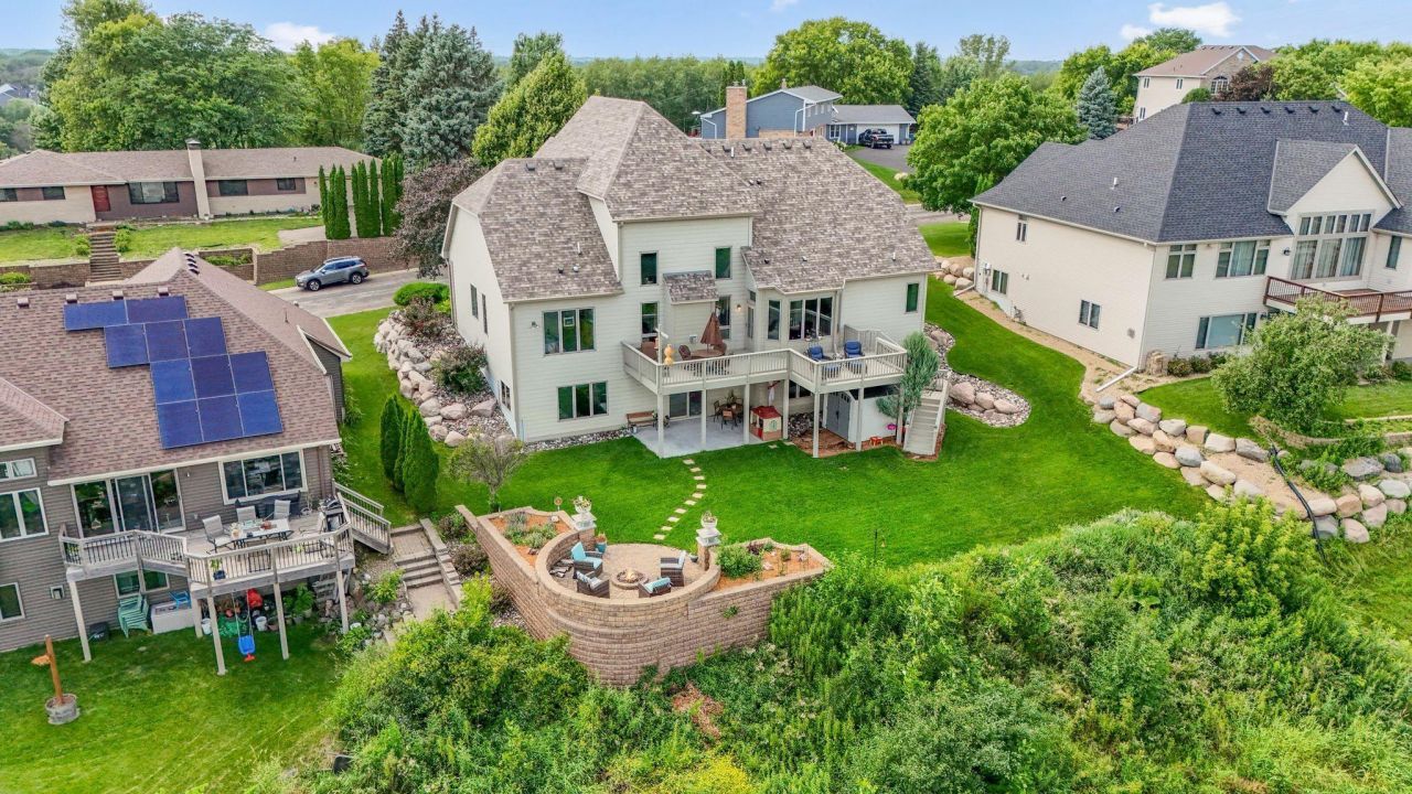 3020 Carey Heights Drive, Maplewood, MN 55109