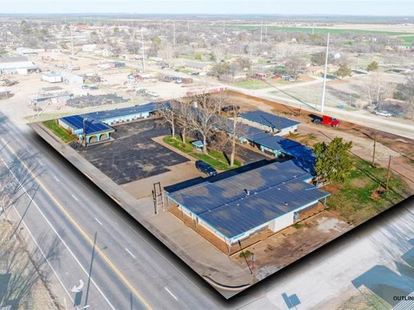 1100 E Main Street , Knox City, TX 79529