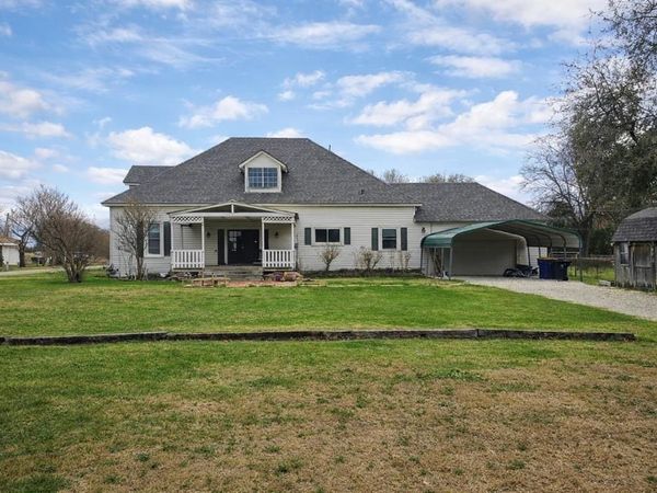 300 S Oak Street , Lorena, TX 76655