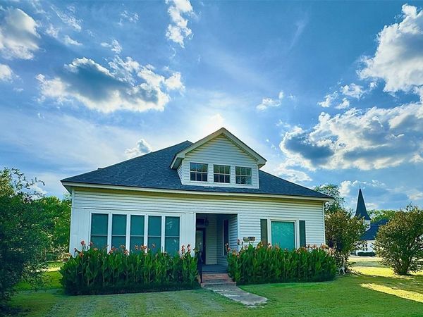300 S Oak Street, Lorena, TX 76655