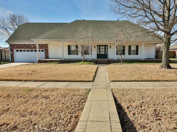 818 Bayou Vista Drive, West Memphis, AR 72301