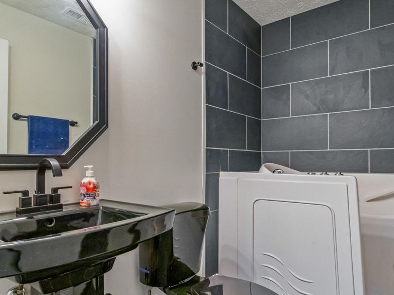 8041 Bushclover Drive, Tipp City, OH 45371 Photo 28