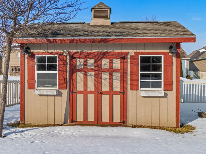 8041 Bushclover Drive, Tipp City, OH 45371 Photo 37