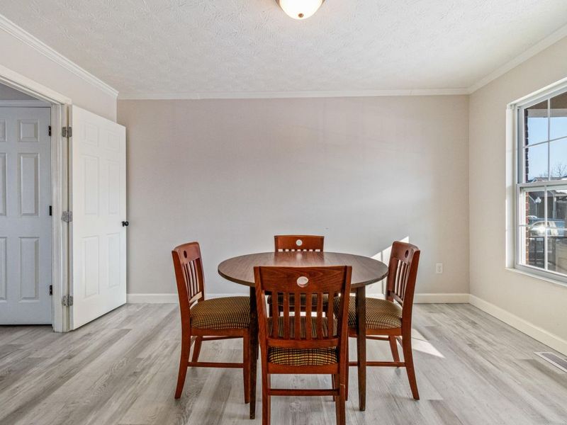 8041 Bushclover Drive, Tipp City, OH 45371 Photo 4